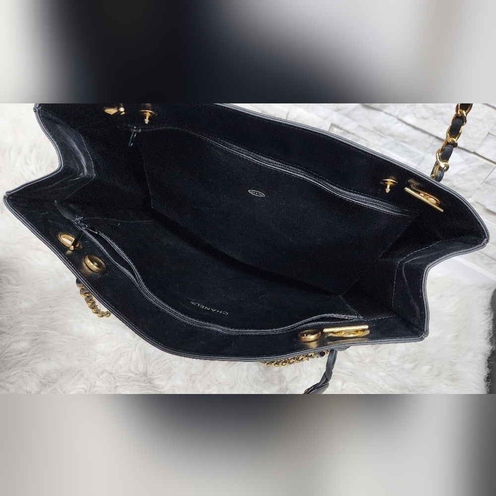 โจ Chanel Vintage Black Leather Tote โ Timeless Elegance โจ - Picture 6 of 12